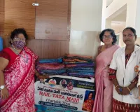 గాంధీ ఆసుపత్రిలో 150 మంది బాలింతలకు కొత్త చీరల పంపిణీ